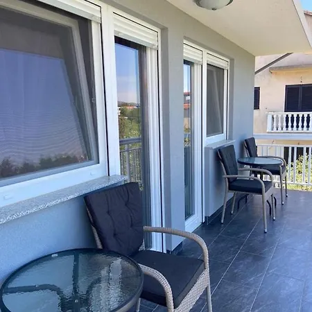 Bolero - Obiteljski Odmor Vodice